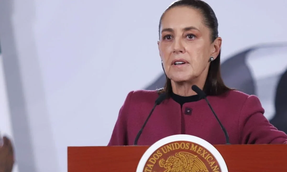 Sheinbaum defiende los derechos de las audiencias ante críticas por censura.webp
